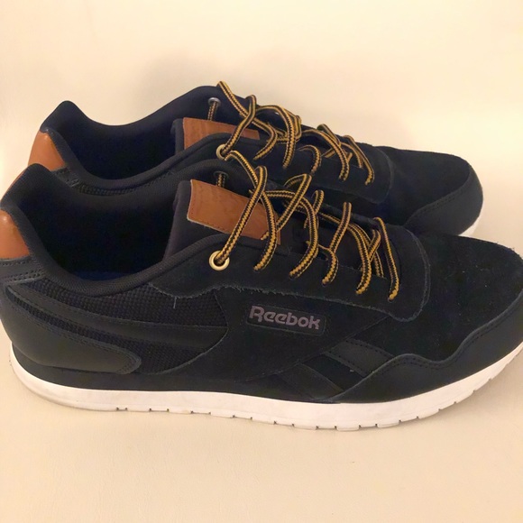 Reebok Other - Men’s Redbox Sneakers CL Harman Run LT Sz 11